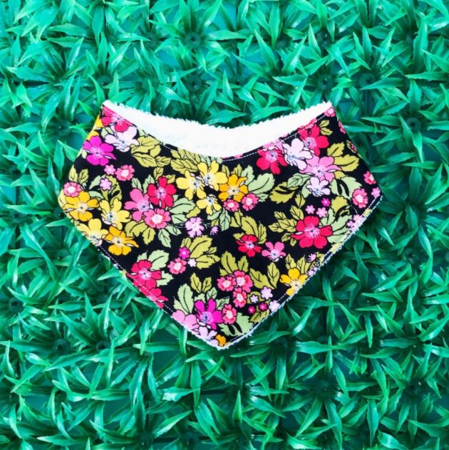 Floral Daisy Dribble Bib
